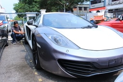 Bengkel McLaren