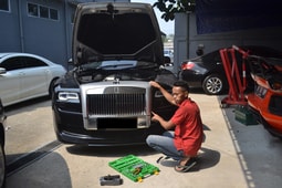 Bengkel Rolls Royce