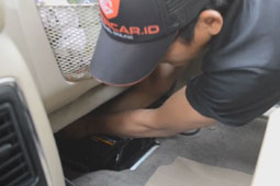 service aki mobil panggilan